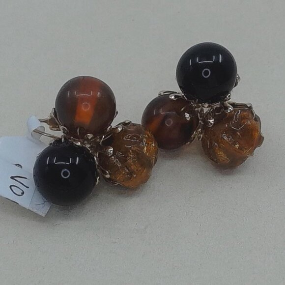 Vintage Vogue Cluster Clip-On Earrings - Picture 1 of 2